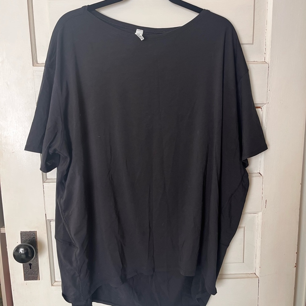 Lululemon Back in action shirt